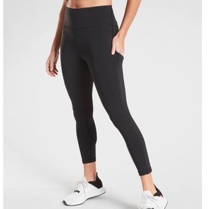 Athleta Ultimate Stash Pocket 7/8 Tight!!